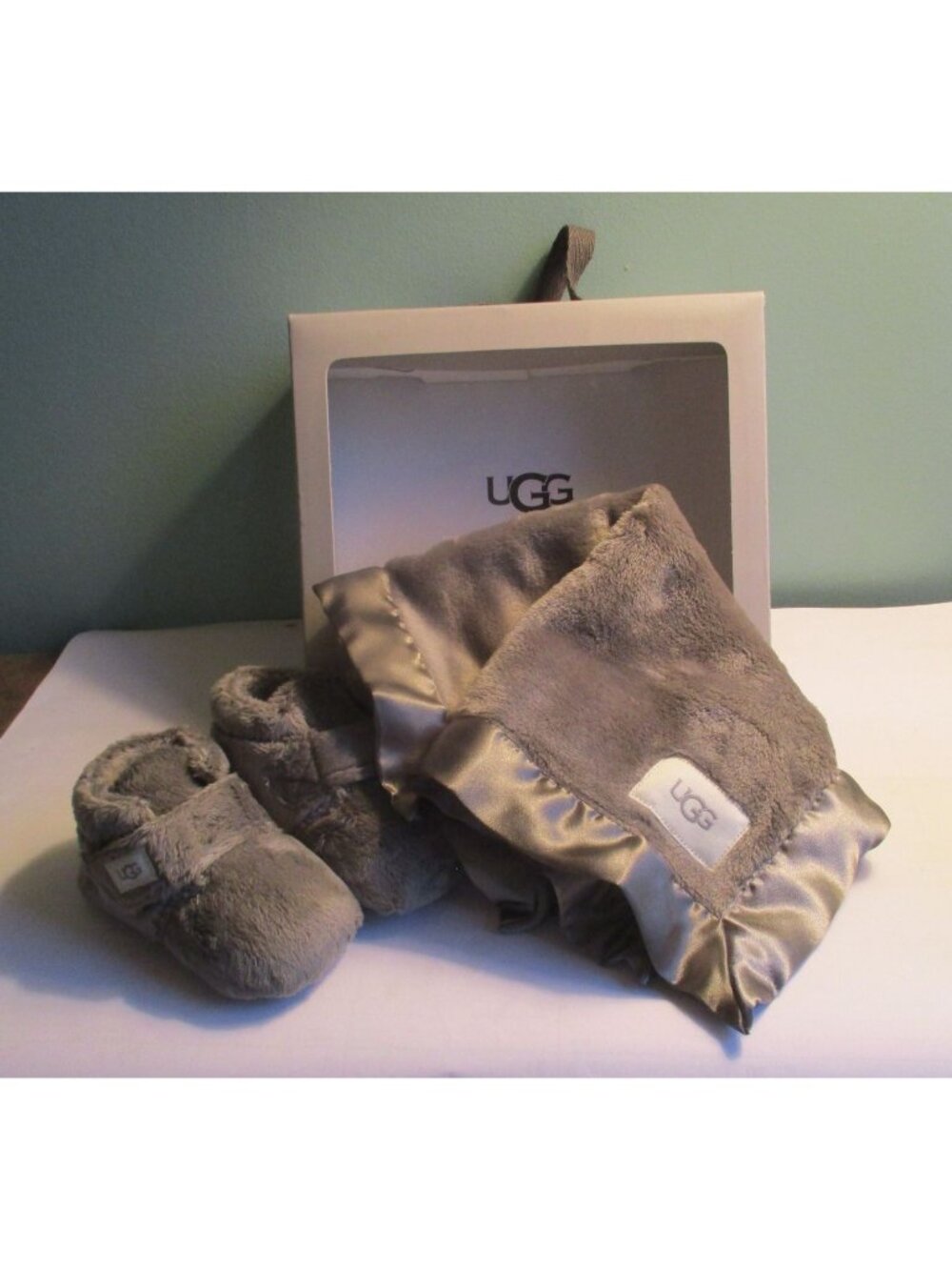 *UGG Baby Bixbee & Lovey Gift Set Charcoal (Size 4/5) - NIB